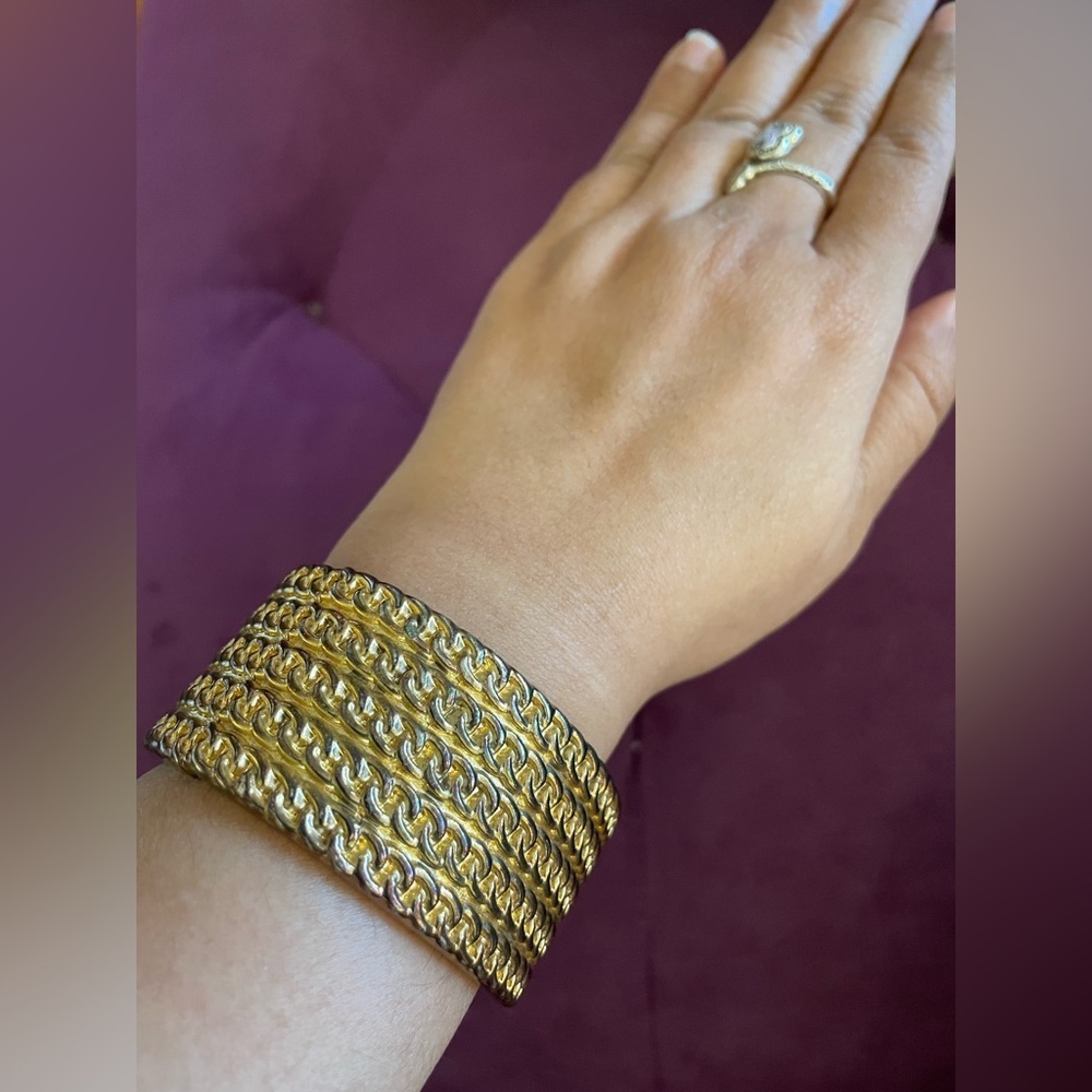 Gold filigree pattern hinge bracelet
